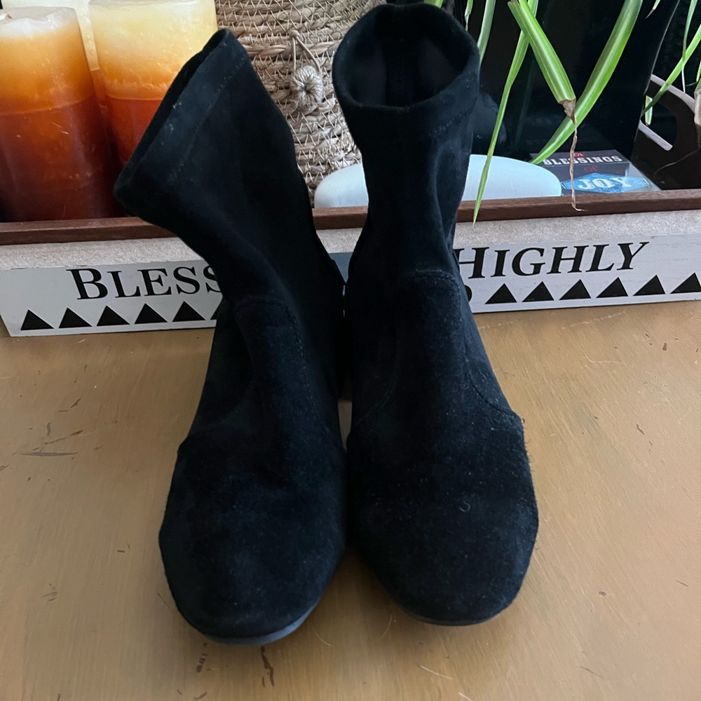 Stuart Weitzman Black Suede Size 37  USA 6.6 square-toe suede Ankle boots